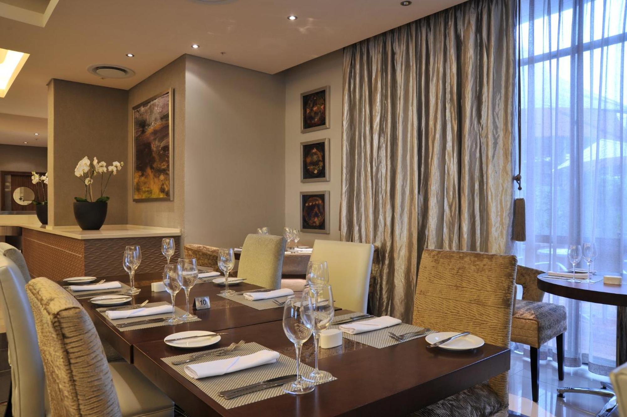 Holiday Inn Johannesburg-Rosebank By Ihg Exterior foto